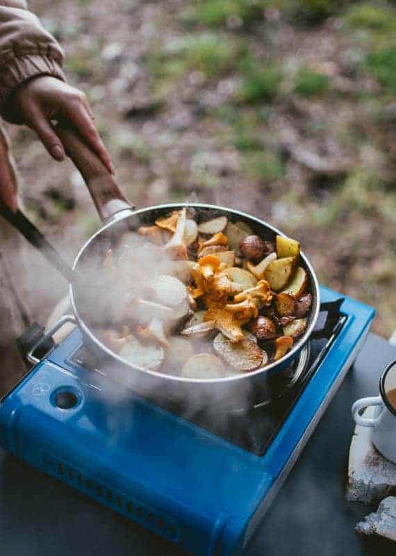 backpack-camp-camping-kitchen