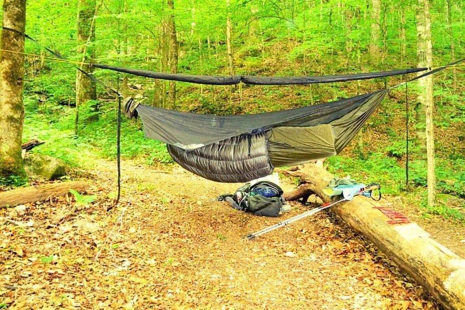 Hammock using underquilt and top quilt