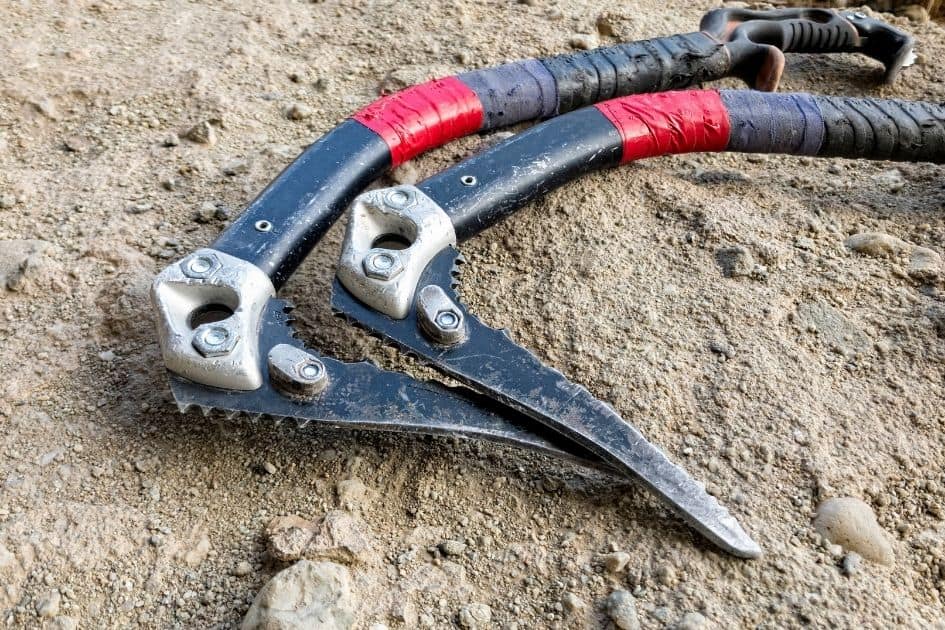 Curved shaft ice tools