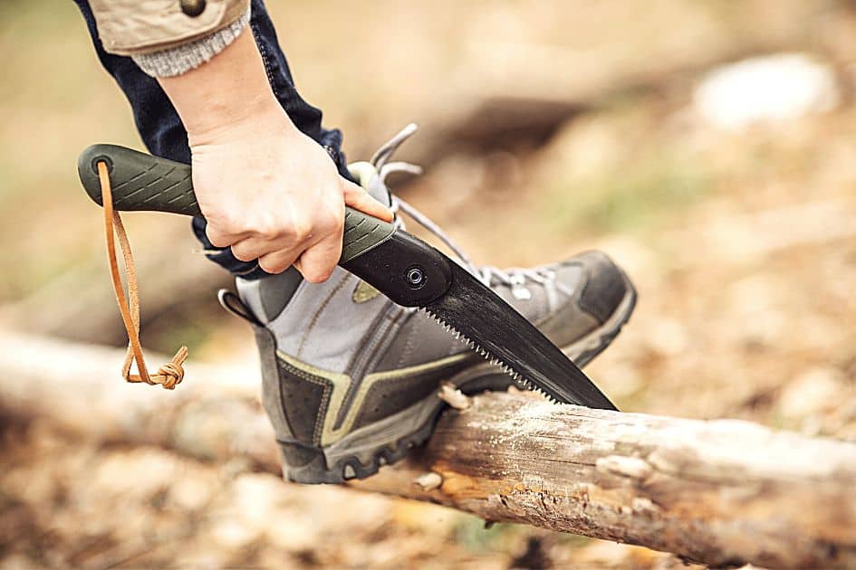 Folding saw for backpacking