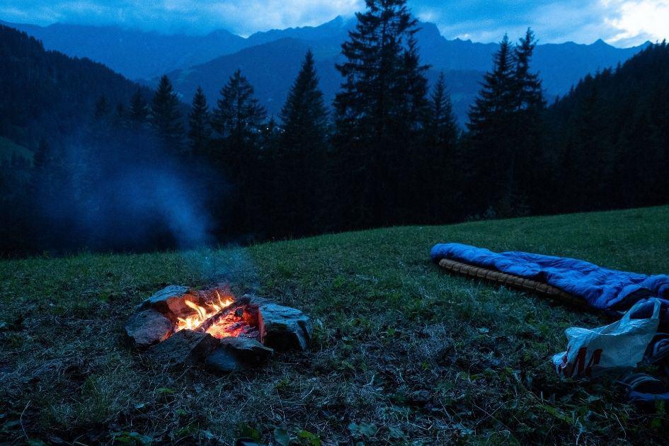 lightweight sleeping quilt for warm weather