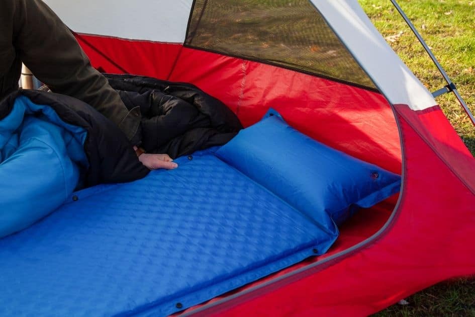 Lightweight backpacking quilts
